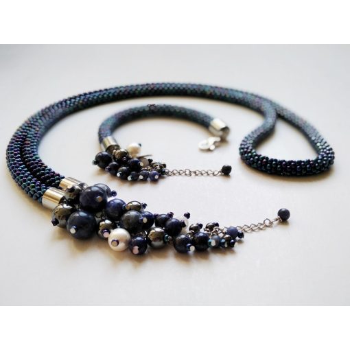 Irizáló kék, francia kapcsos gyöngyhorgolt gömb fülbevaló