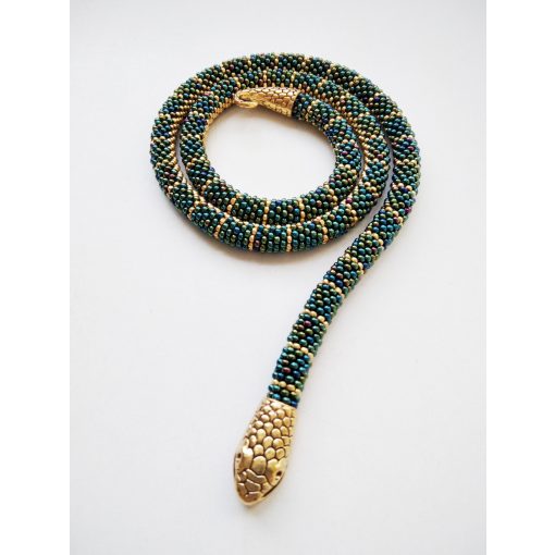 Zöld-arany gyöngyhorgolt nyaklánc kígyófejes kapoccsal