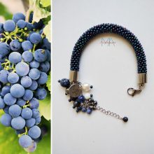 "Kékfrankos" irizáló kék színű szőlőfürtös karkötő ásványgyöngyökkel