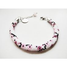 Cseresznyevirág mintás gyöngyhorgolt karkötő