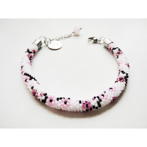 Cseresznyevirág mintás gyöngyhorgolt karkötő