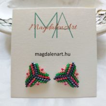 Piros-zöld rombuszmintás gyöngyhorgolt karkötő