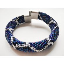 "Kígyóbőr" kék-ezüst gyöngyhorgolt karkötő
